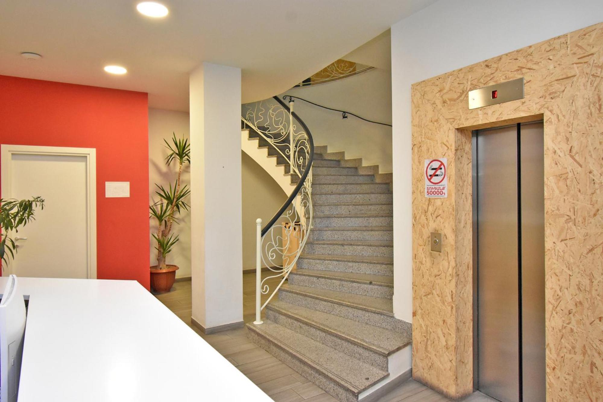 In City Hotel Erywań Zewnętrze zdjęcie